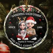 Gift For Husband, Gift For Wife, Gift For Boyfriend, Gift For Girlfriend, Love, Gift For Couples, Christmas - 3D Effect Couple Annoying Each Other - Personalized Circle Glass Ornament