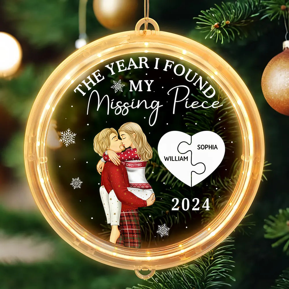 Gift For Couples, Gift For Husband, Gift For Wife, Gift For Boyfriend, Gift For Girlfriend - The Year I Found My Missing Piece Kissing Couples - Personalized LED Pendant Light