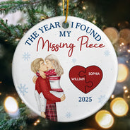 Love,Christmas,Gift For Wife,Gift For Husband,Gift For Couples,Gift For Boyfriend,Gift For Girlfriend - The Year I Found My Missing Piece Kissing Couple - Personalized Circle Ceramic Ornament