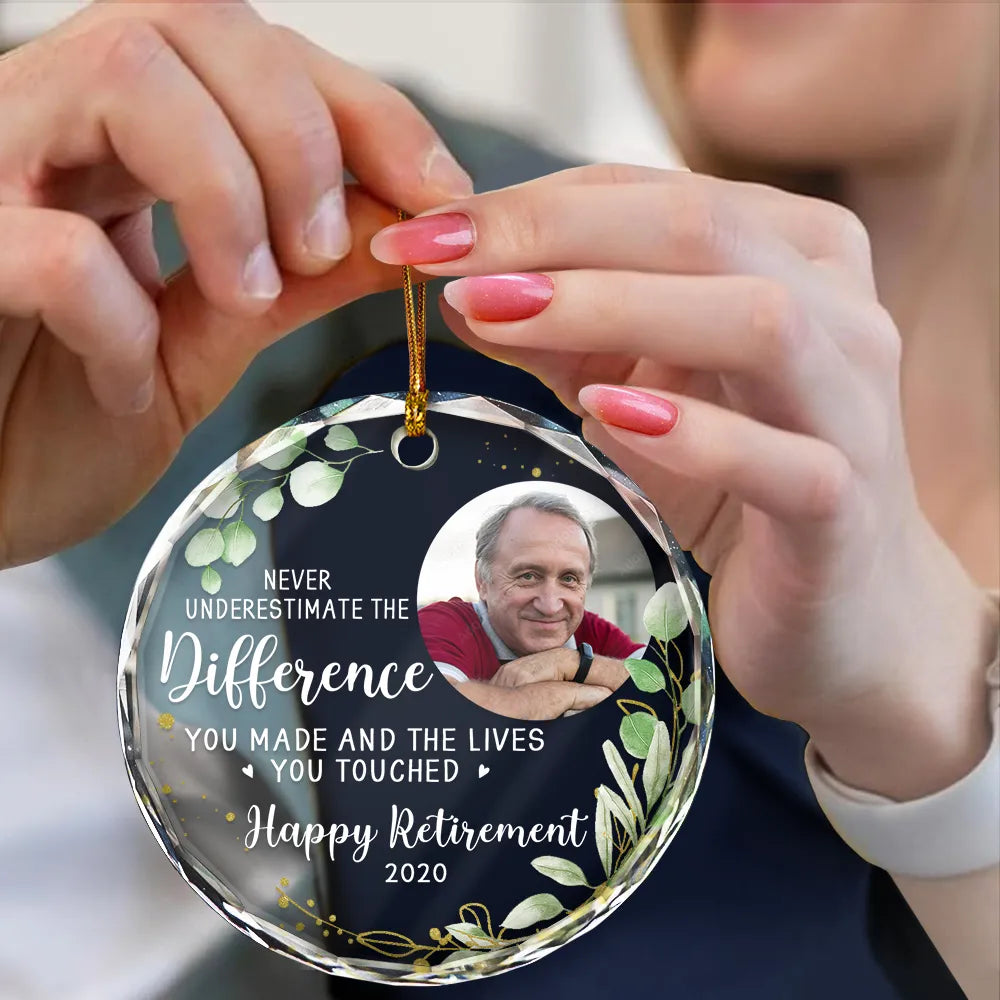 Happy,Retirement,Parents,Gift For Grandparents,Christmas - Custom Photo Never Underestimate The Difference You Made Retirement - Personalized Circle Glass Ornament
