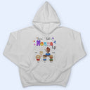 Living That Grandma Life Grandkids - Birthday, Loving Gift For Mom, Mother, Nana, Grandmother, Grandparents, Family - Personalized Custom T Shirt