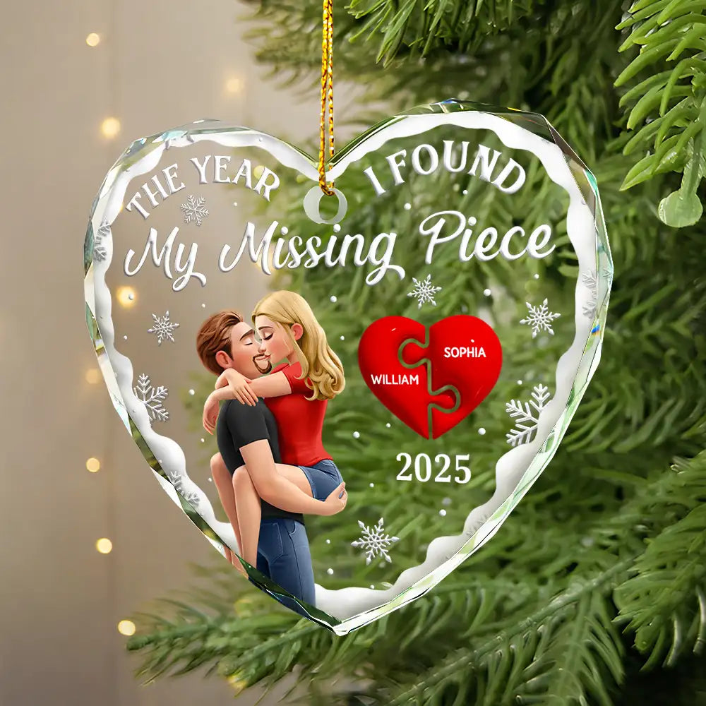 Love,Gift For Couples,Gift For Husband,Gift For Wife,Gift For Boyfriend,Gift For Girlfriend,Christmas - The Year I Found My Missing Piece Kissing Couples 3D - Personalized Glass Ornament