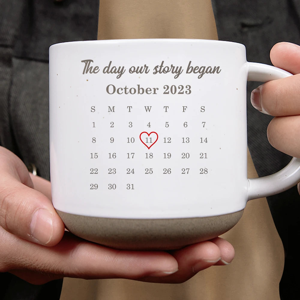 Anniversary,Calendar,Christmas,Gift For Couples,Old Couples,Romantic - Anniversary Gift For Couples - Personalized Calendar Holding Hands Pottery Mug