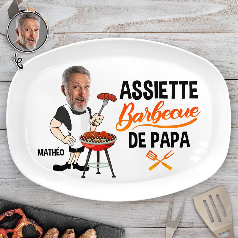 Gift For Husband,Gift For Boyfriend,Gift For Yourself,Gift For Men,Gift For Father,Dad's Hobby,Gift For Grandpa,Grandpa's Hobby,Grilling,French,Happy,Gift For Grandparents,Non-Eng,Photo,Icon,Playful - Photo Personnalisable Assiette Barbecue De Papa - Assiette Personnalisée