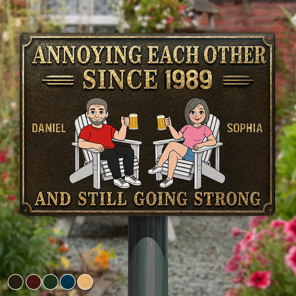 Top Market, Wedding Anniversary, Humorous, Old Couples, Summer, Gift For Couples, Vector - Retro Style Couple Annoying Each Other - Personalized Classic Metal Signs