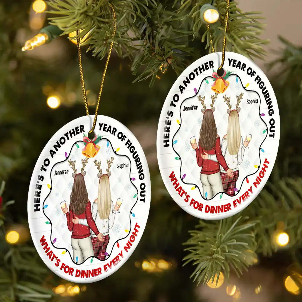 Gift For Couples - Christmas Couple Figuring Out Dinner - Personalized Circle Ceramic Ornament