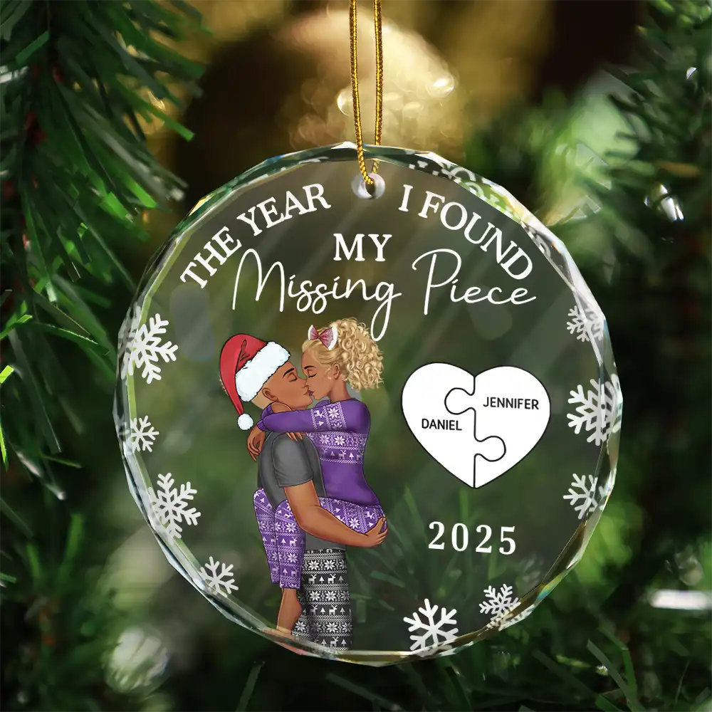 The Year I Found My Missing Piece Kissing Couples - Personalized Circle Glass Ornament