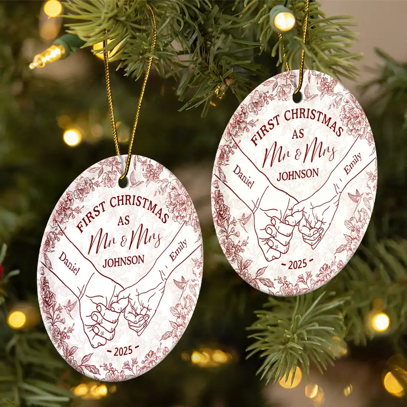 Christmas, Gift For Couples, Gift For Husband, Gift For Wife, Gift For Boyfriend, Gift For Girlfriend, Love - Toile De Jouy Holding Hands First Christmas Couple - Personalized Circle Ceramic Ornament